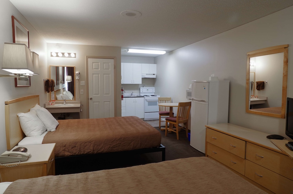 EasyStay Inn & Suites Fernie 28/37