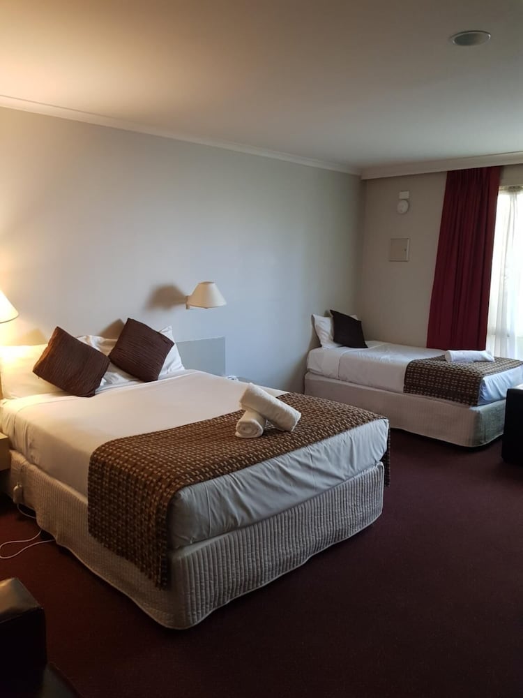 Ringwood Lake Inn 16/61