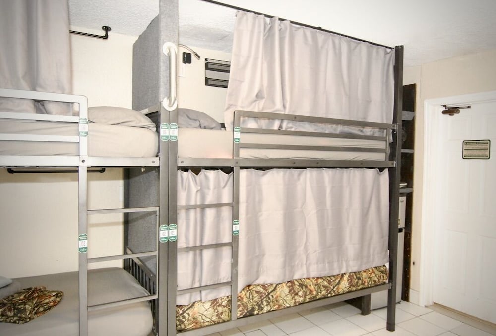 Sheridan Hostel 11/50