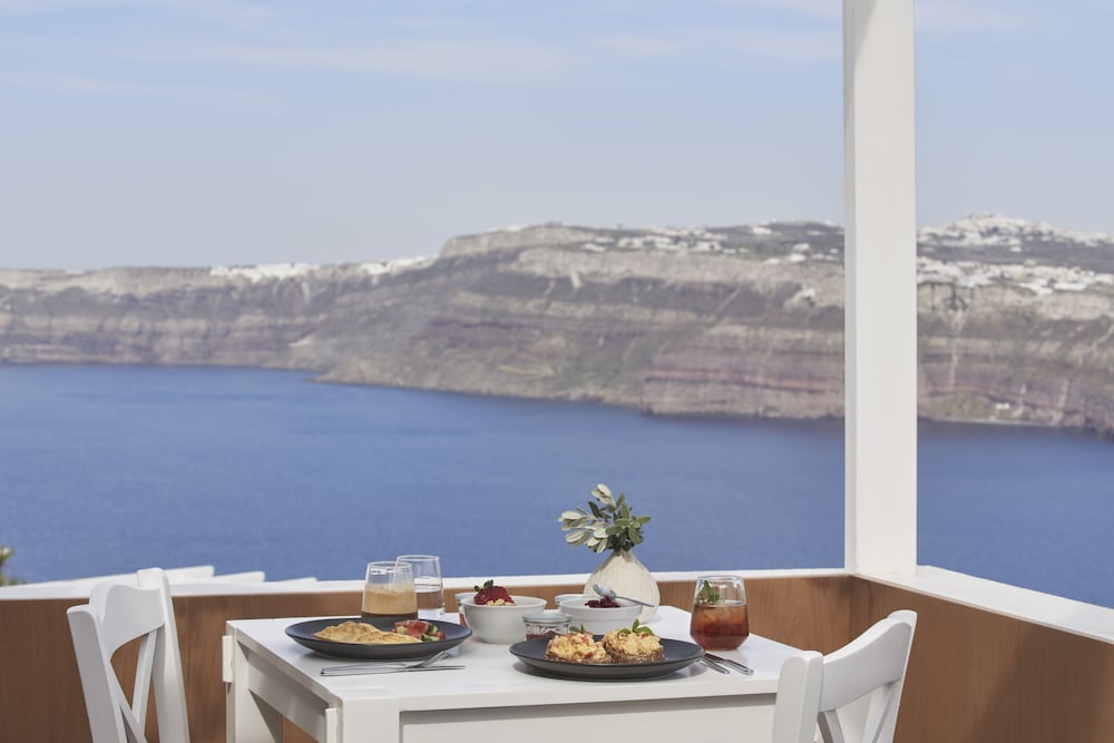 Apanemo Hotel and Suites 45/59