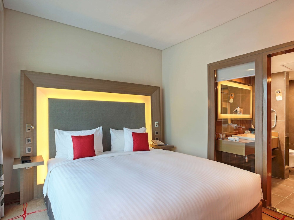 Novotel Ahmedabad 12/71