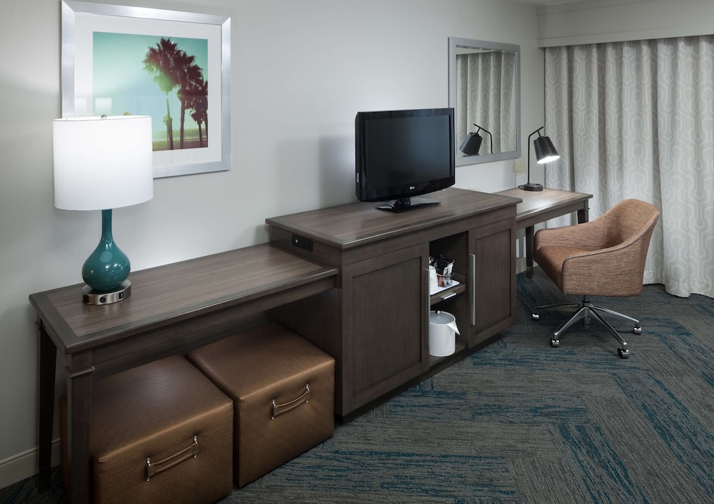 Hampton Inn Los Angeles-Orange County-Cypress 35/40