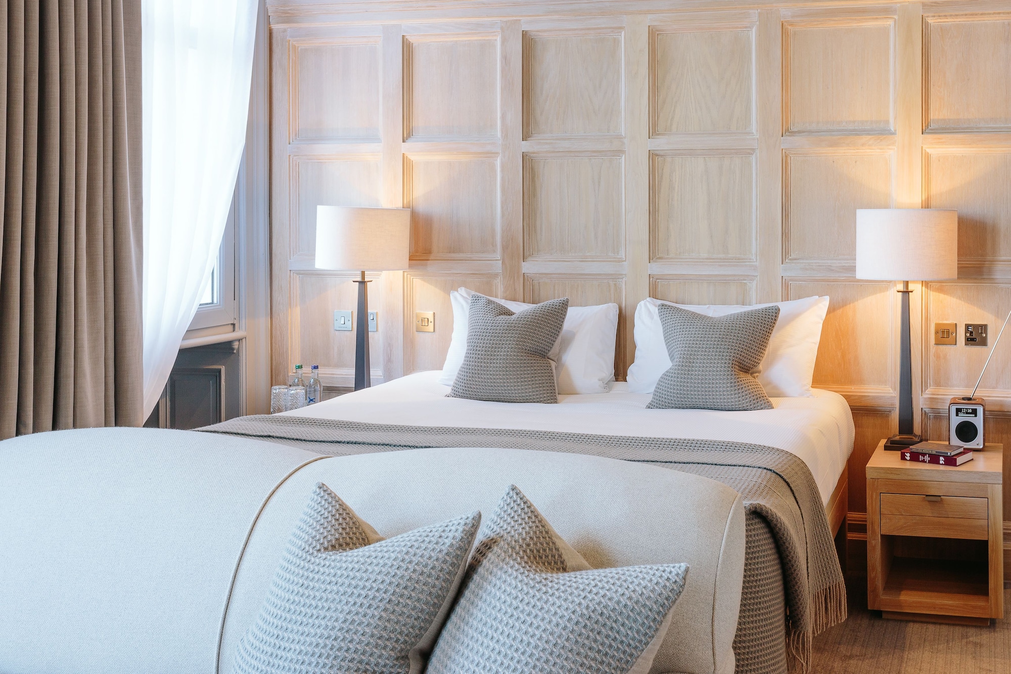 Feature, Double or Twin Bed, City View