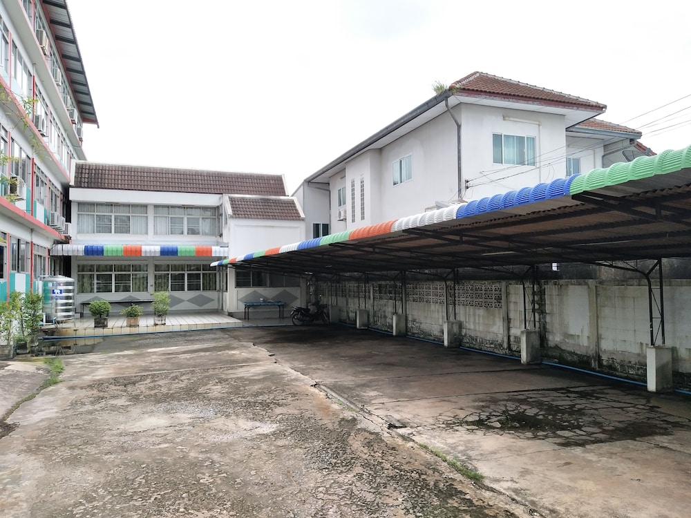 Pattha Hotel 24/27