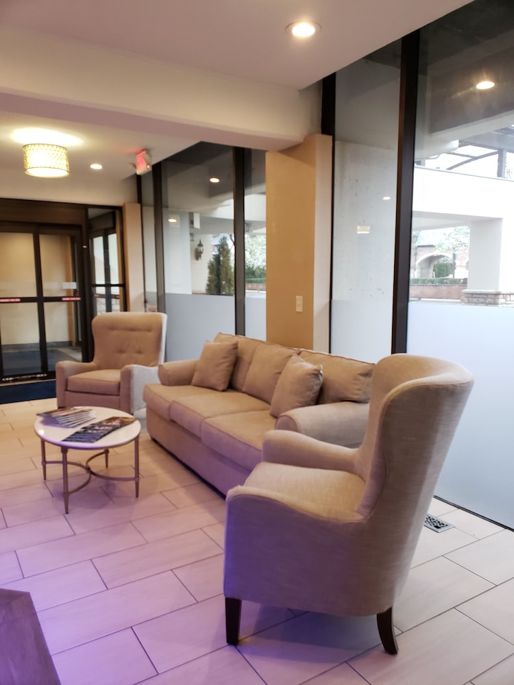 Holiday Inn Express Detroit-Birmingham 29/39