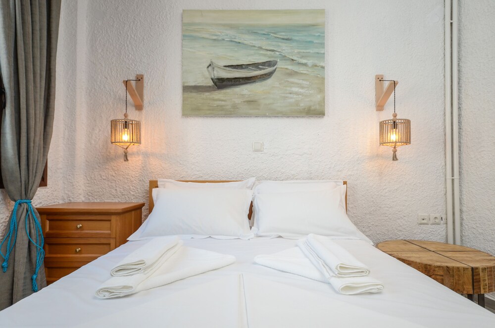 Naxos Center Houses 16/50