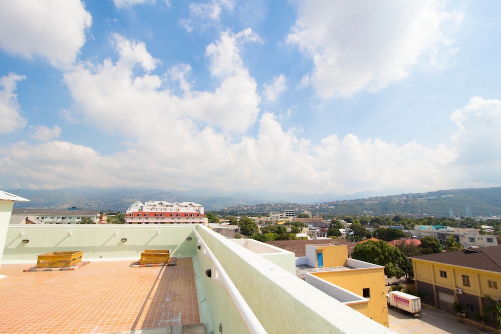 The Bailey's New Kingston Suites 15/23