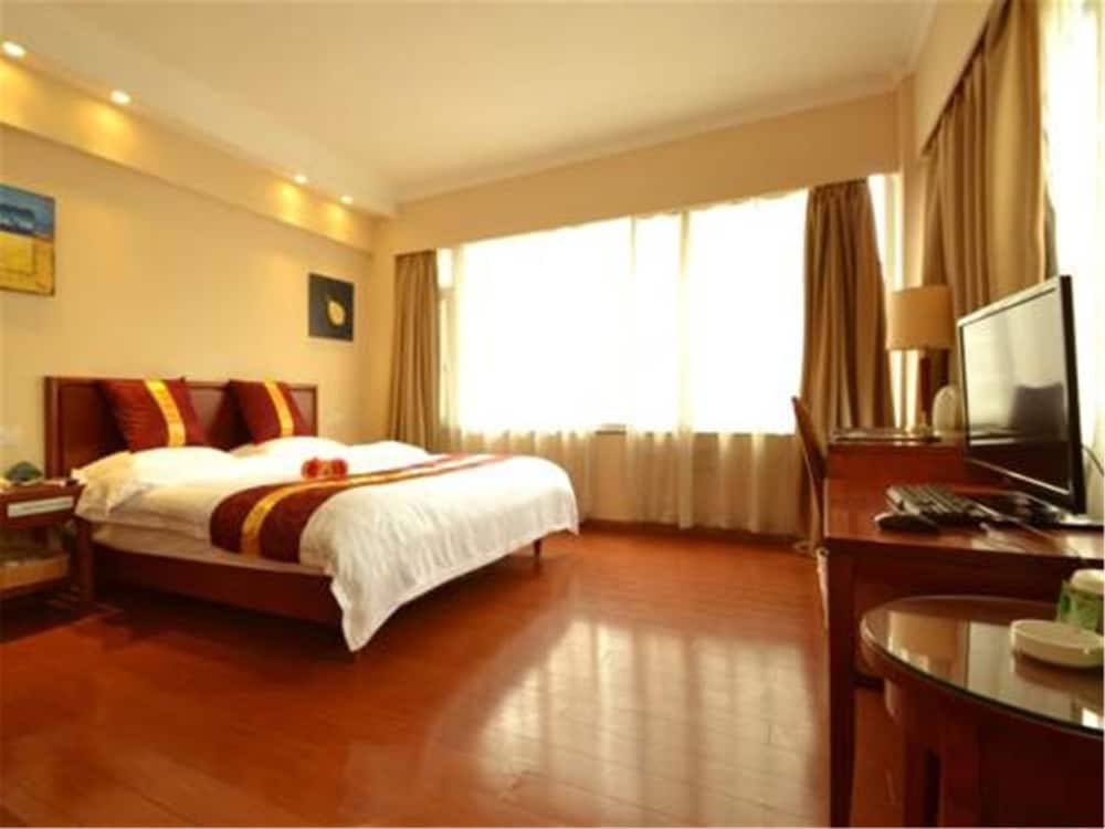 GreenTree Inn Shanghai Jingan Railway Station Xinzha Road Business Hotel 8/17