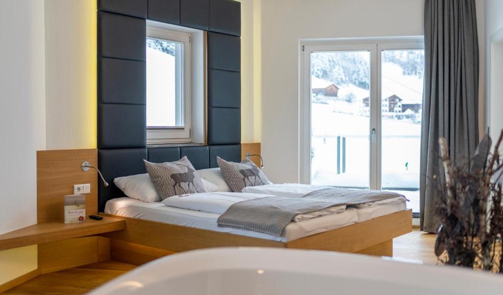 3 Rooms, Suite