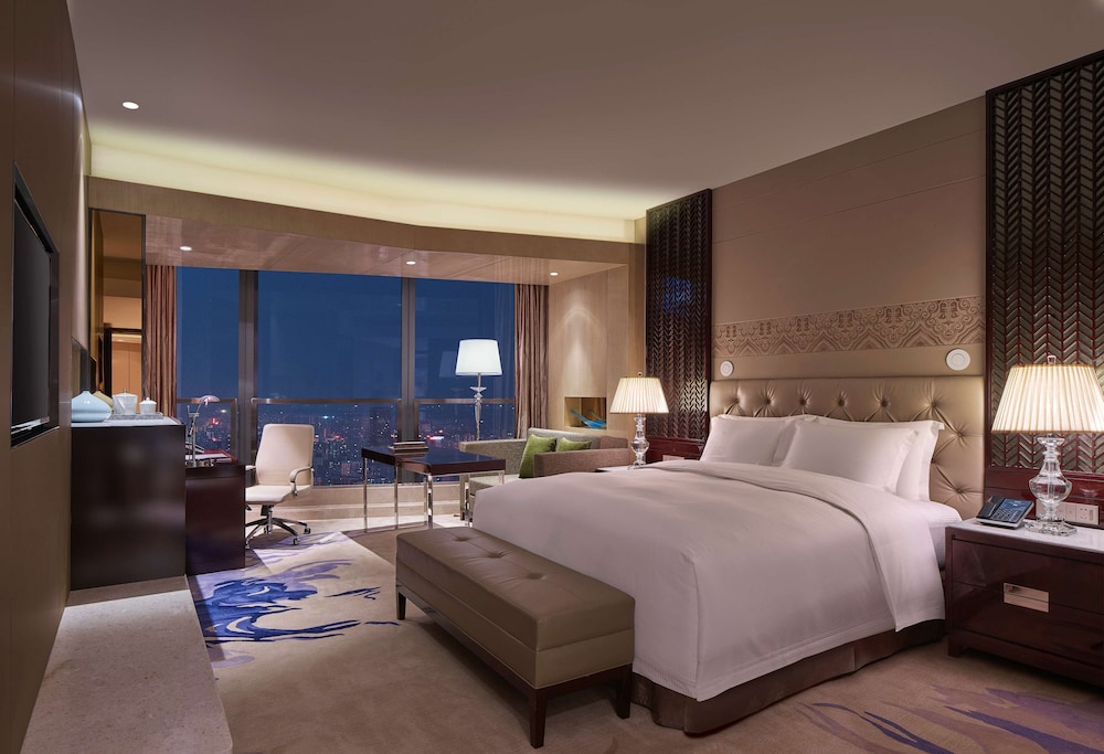 GUEST ROOM, KING BED