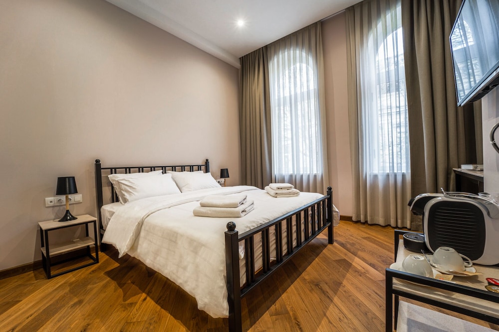 Makmani Hotel 26/62