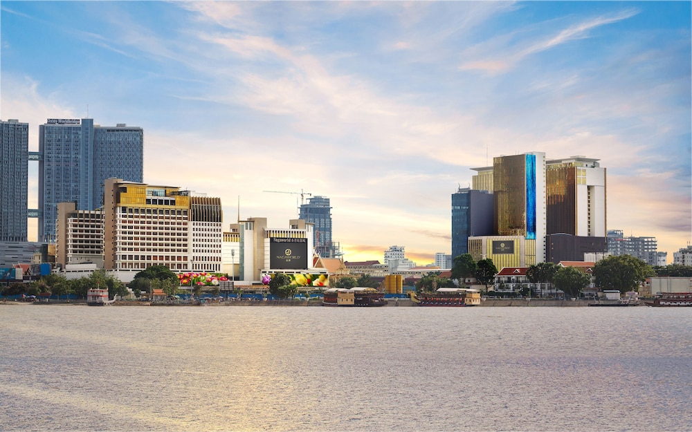 NagaWorld Hotel & Entertainment Complex 45/50