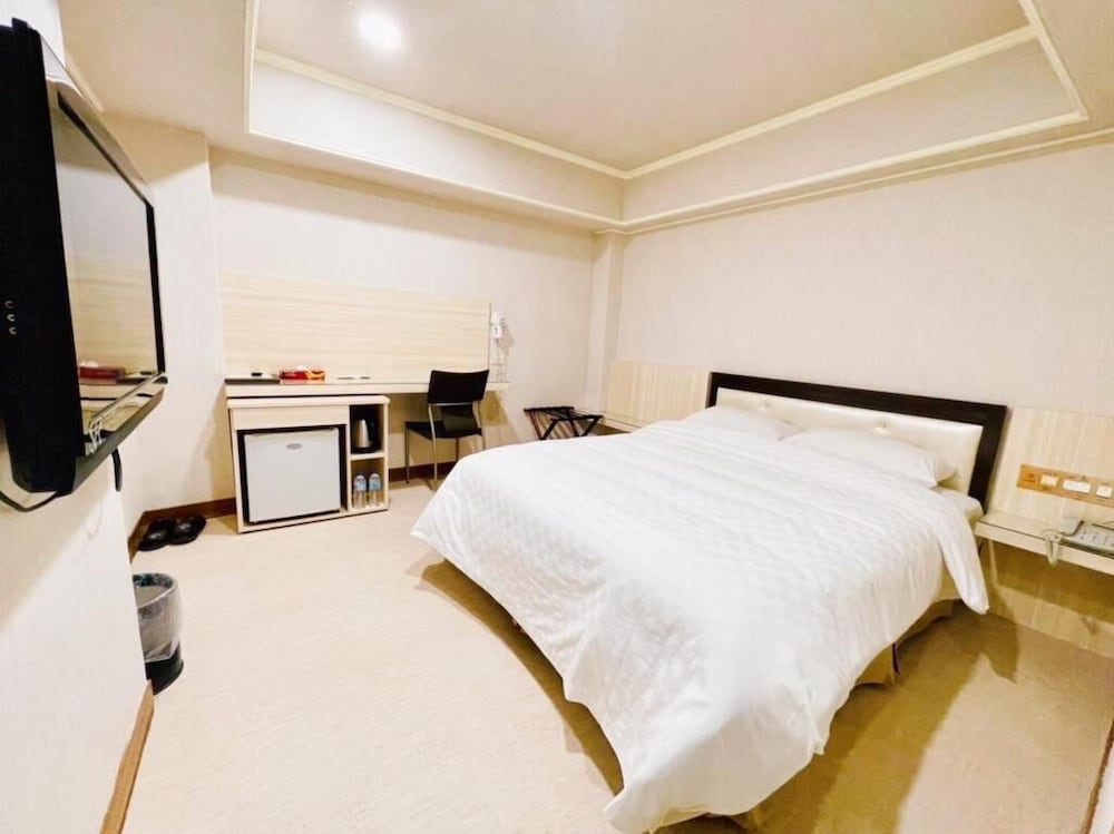 Classic, Double Bed, No Window، Spring Art Hotel 2/7