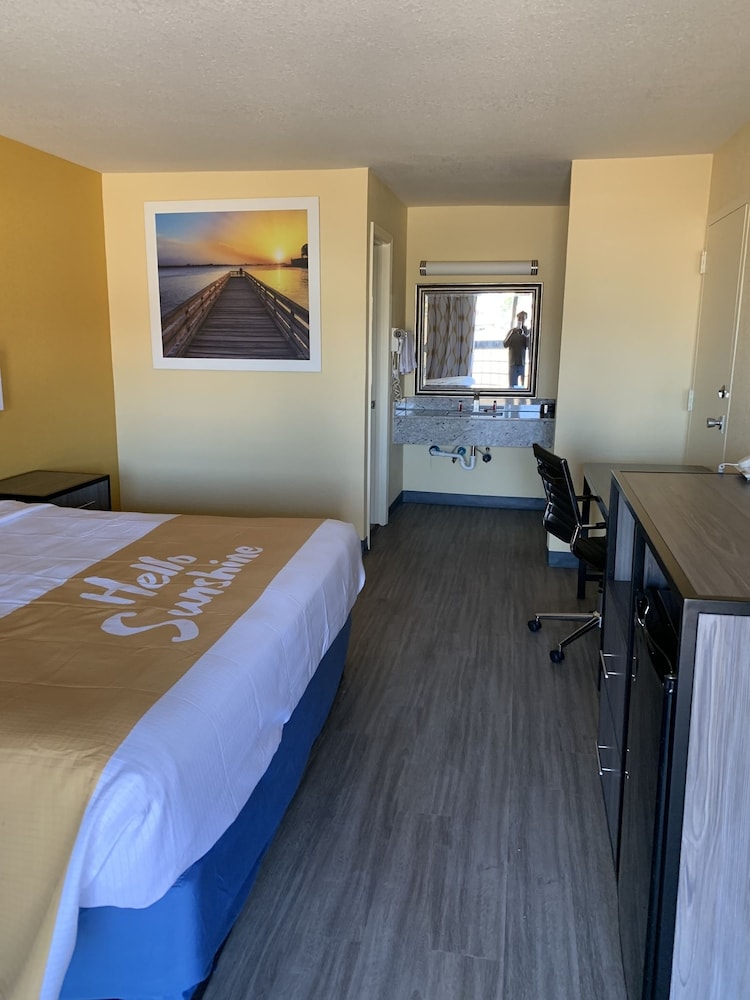 Days Inn by Wyndham Okmulgee 12/15