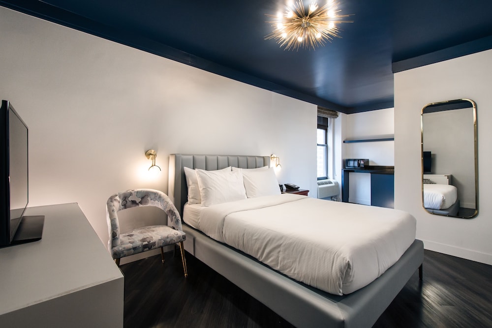 The Hotel @ New York City 5/18
