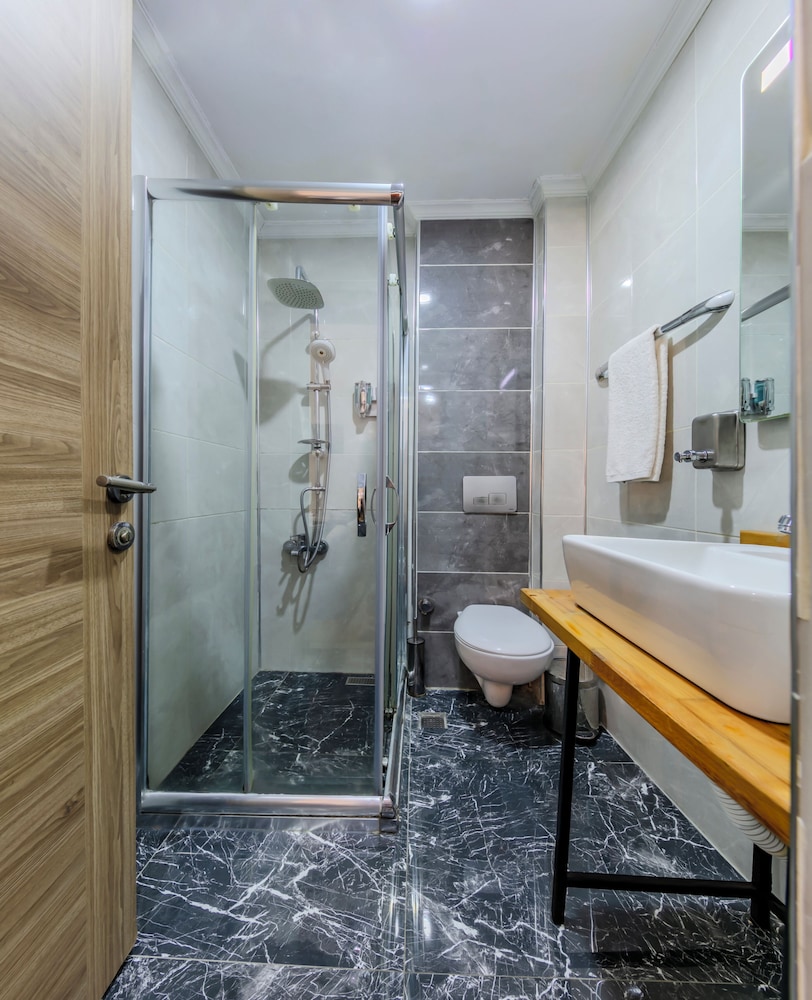 La Pazza Suites 46/50