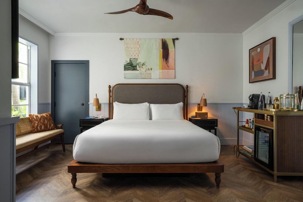 2 BEDROOMS, SUITE