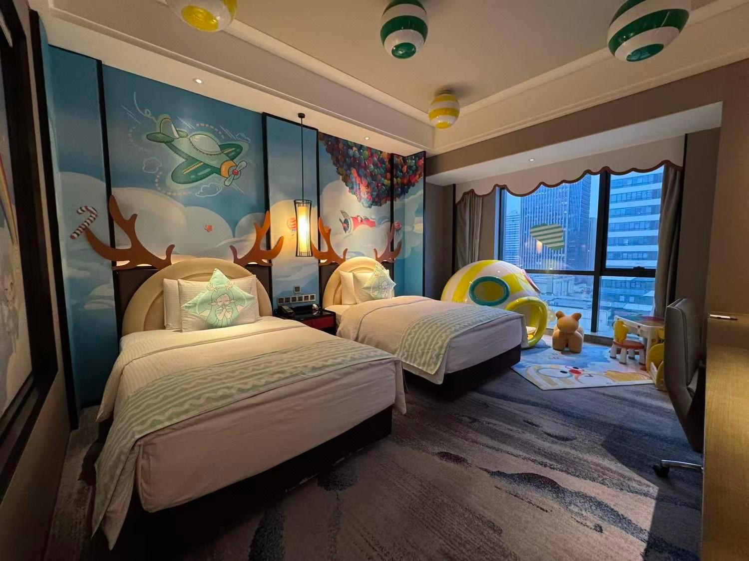 Theme, Twin Beds, Small