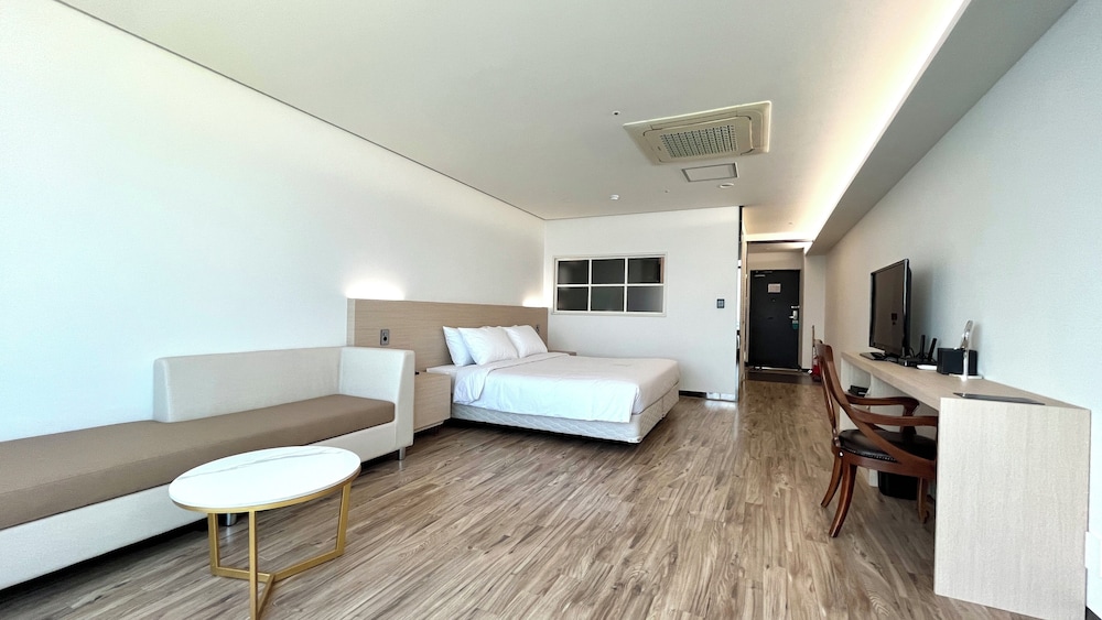 Homers Hotel 15/50