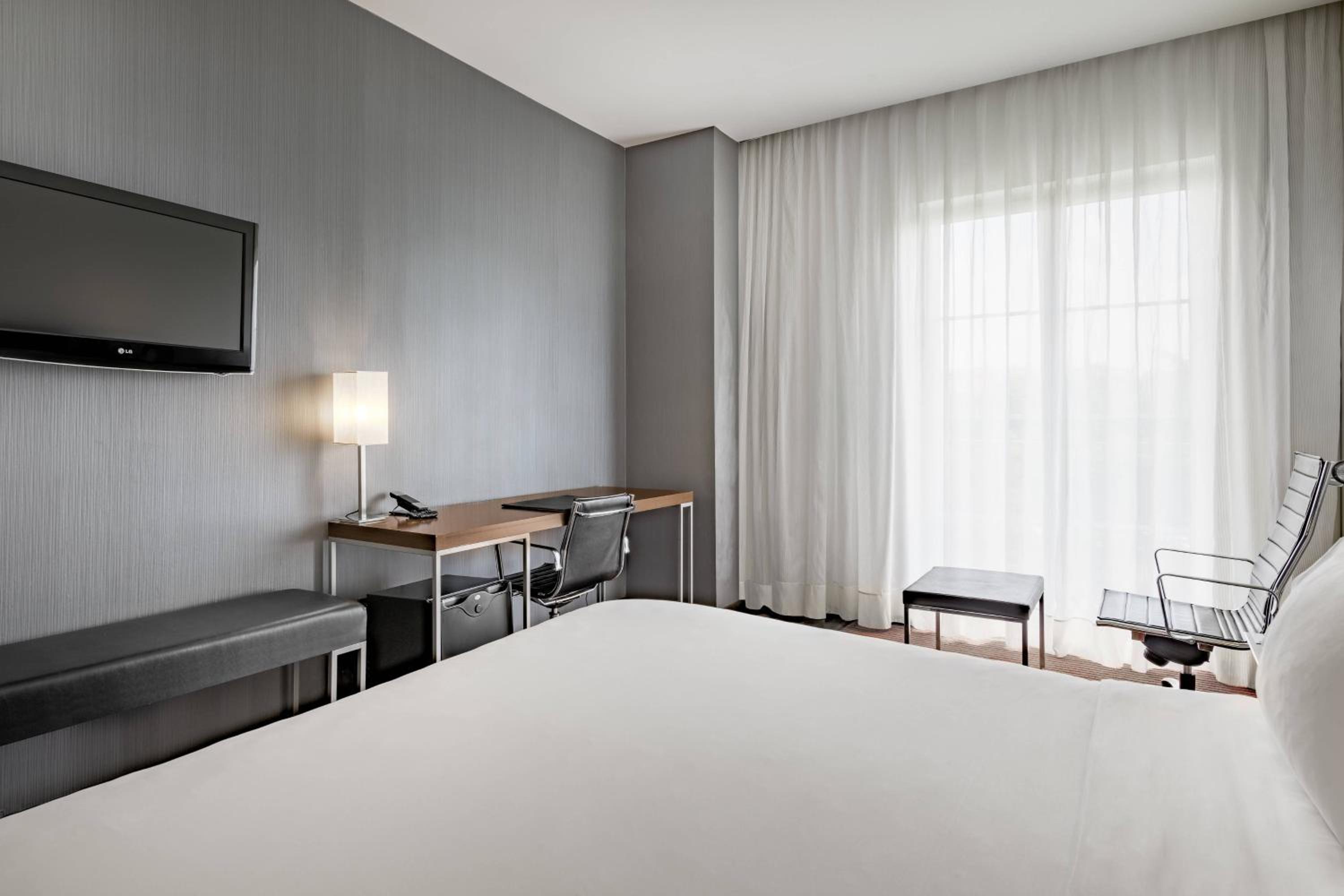 Plus, Standard, King Bed, City View، AC Hotel Burgos by Marriott 5/15