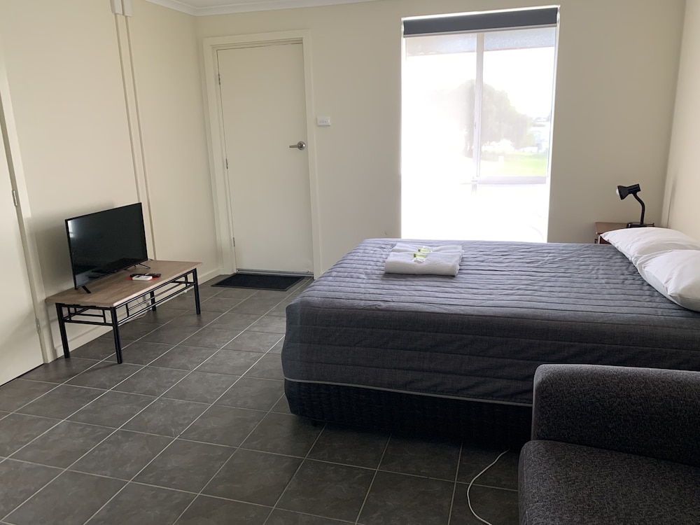 Robetown Motor Inn And Apartments 23/80