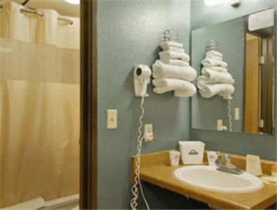 Sunset Inn & Suites - Lincoln Airport 14/15