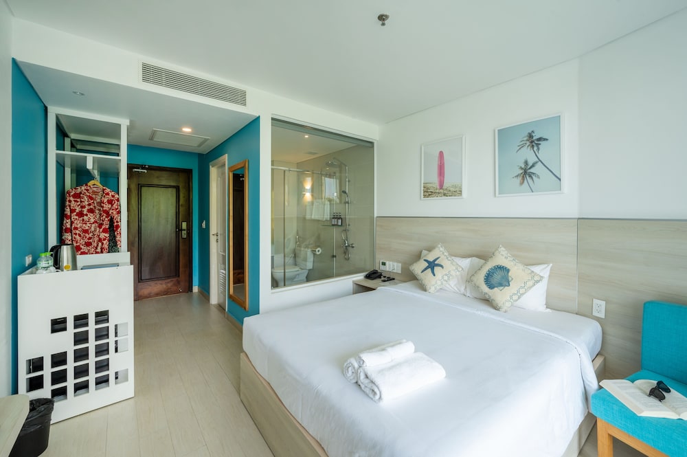 STANDARD, QUEEN BED, GARDEN VIEW
