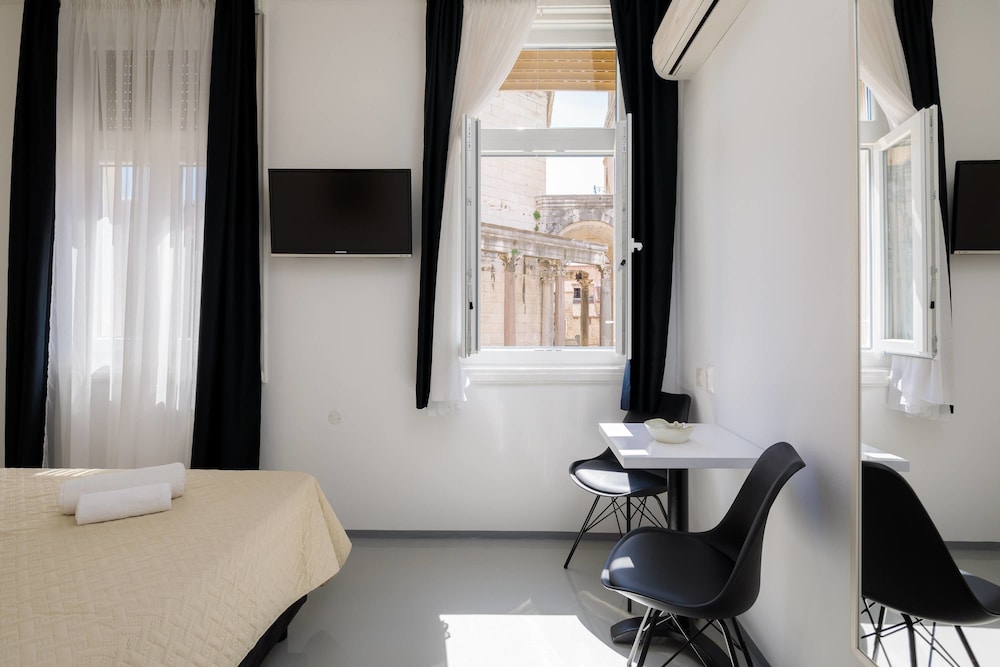 Peristil Luxury Rooms 46/67