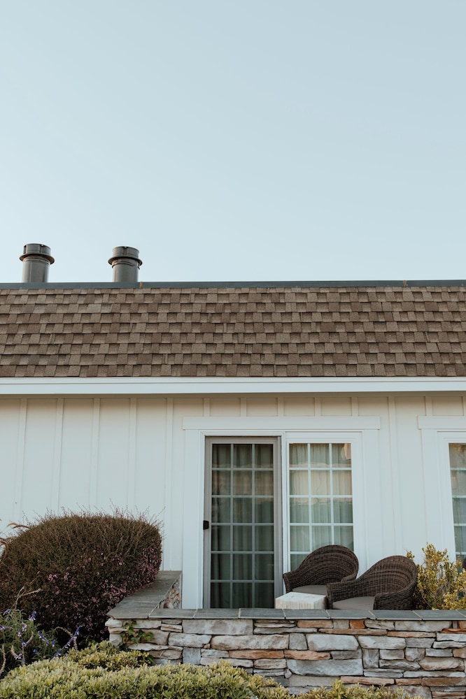 FIRESIDE INN ON MOONSTONE BEACH in CAMBRIA - CA