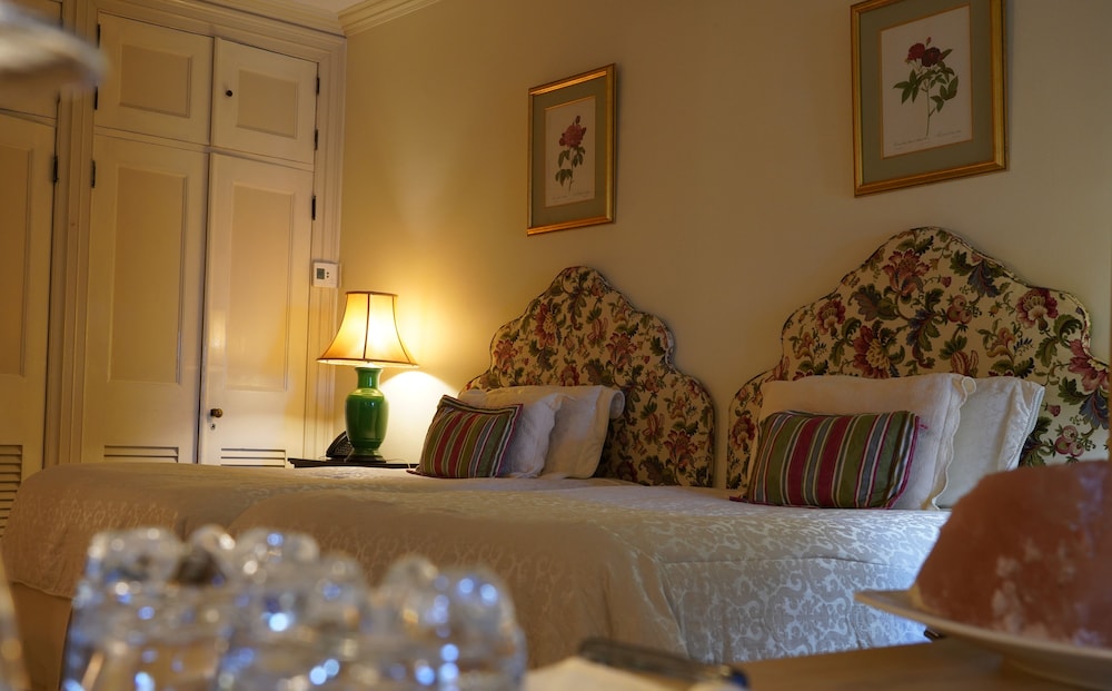 LUXURY, 2 DOUBLE BEDS