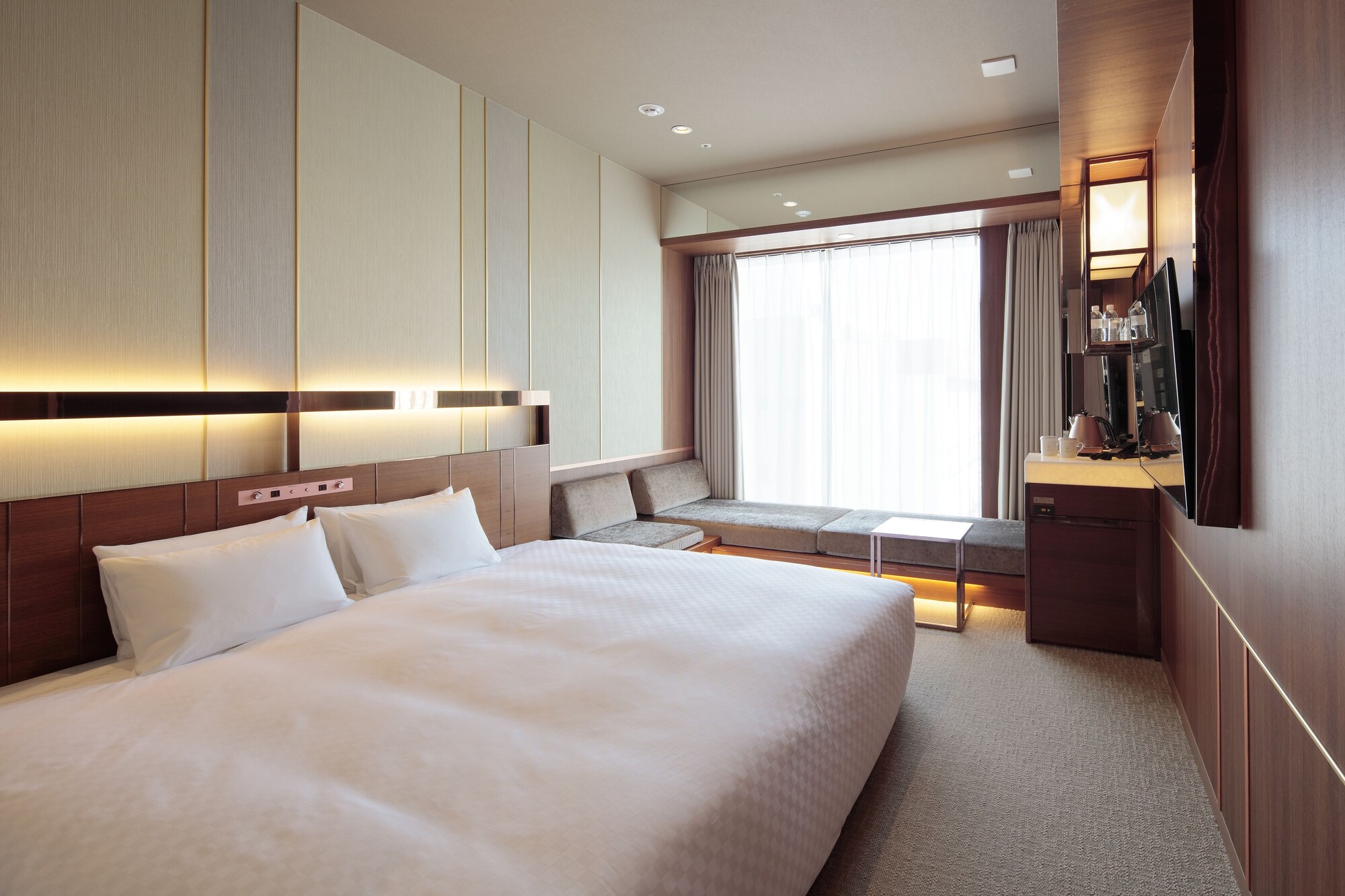ROOM, KING BED