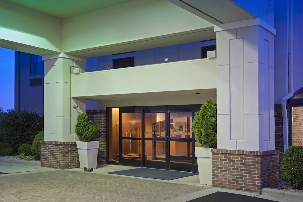 Holiday Inn Express Hotel And Suites Dayton West Brookville 7/46