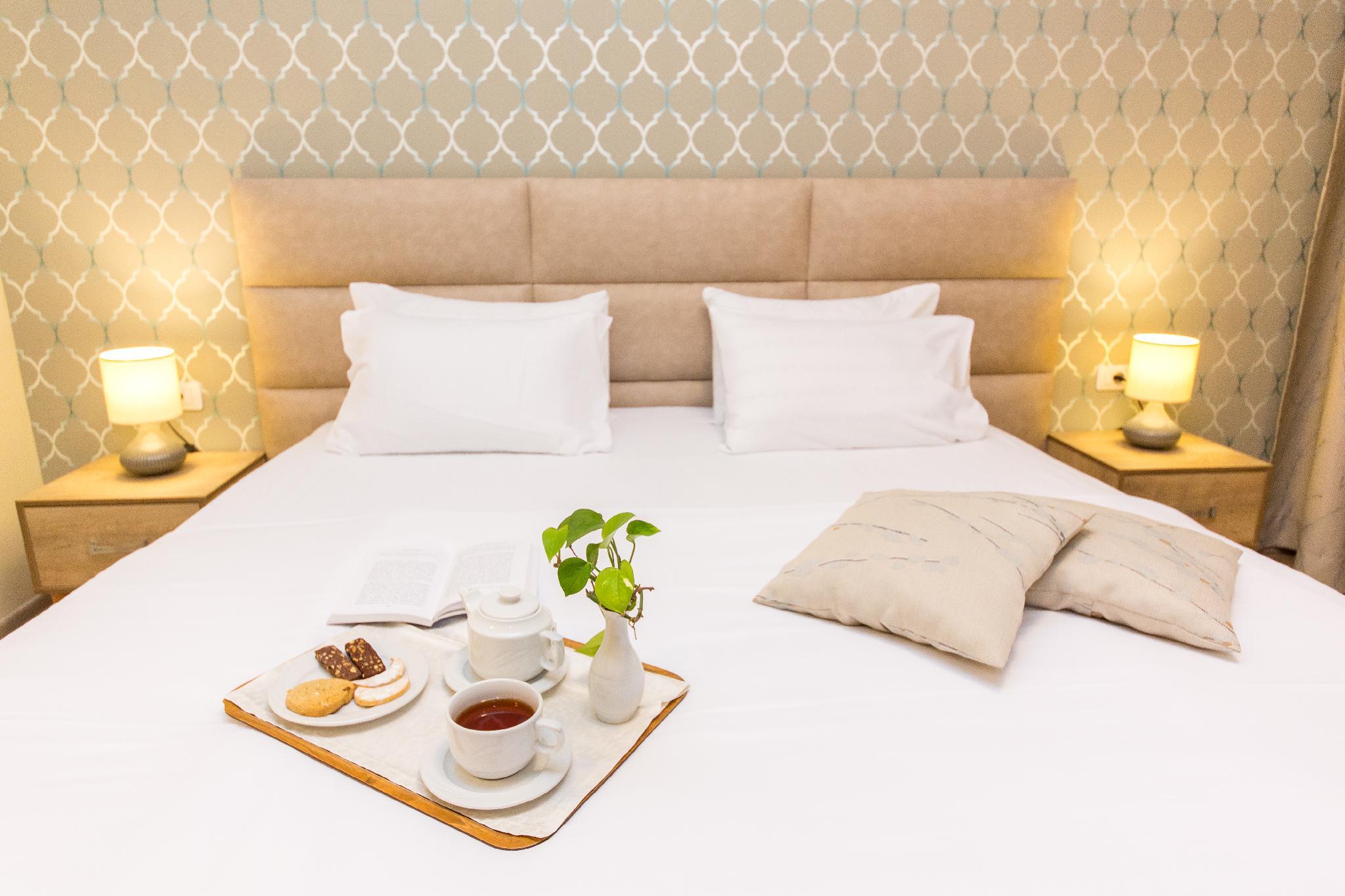 ROOM, DOUBLE OR TWIN BED, BALCONY