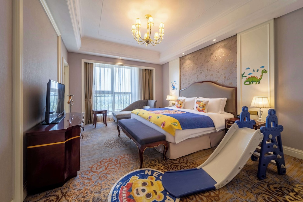 THEME, JUNIOR, FAMILY, KING BED