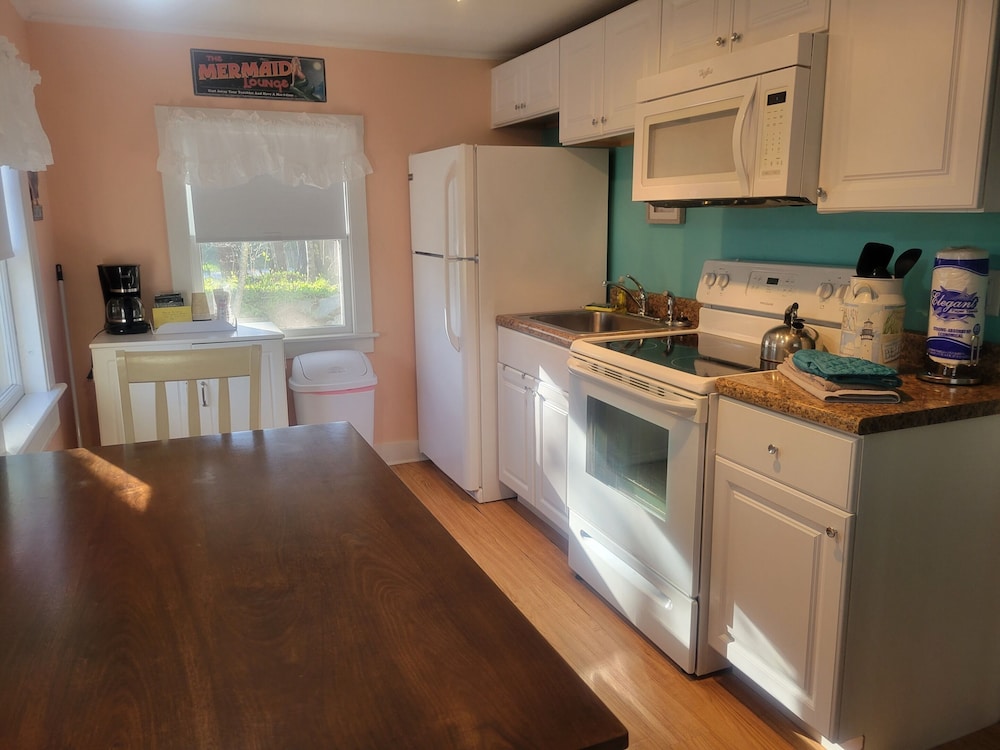 2 River Road Inn & Cottages 35/50