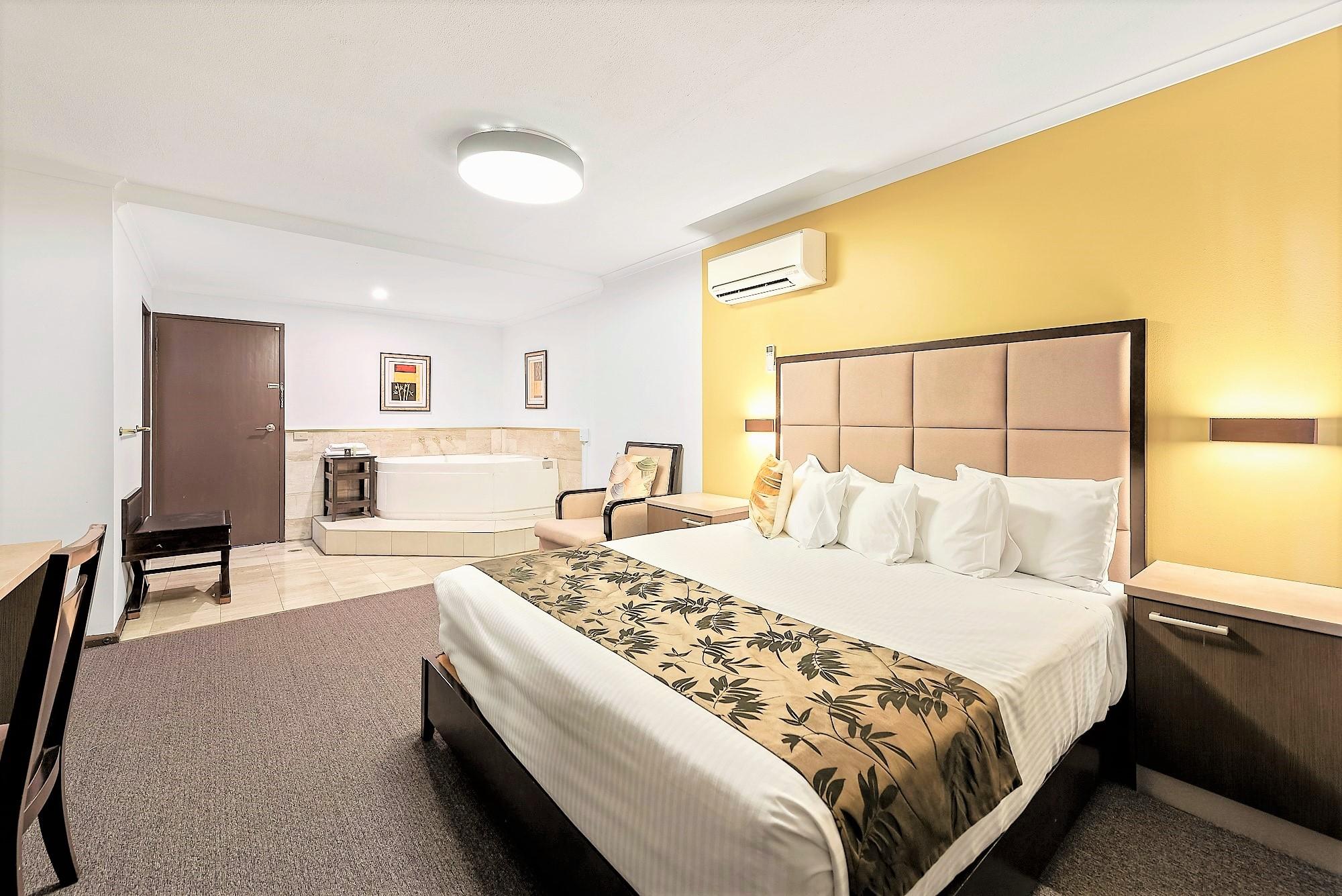Spa, Suite, King Bed