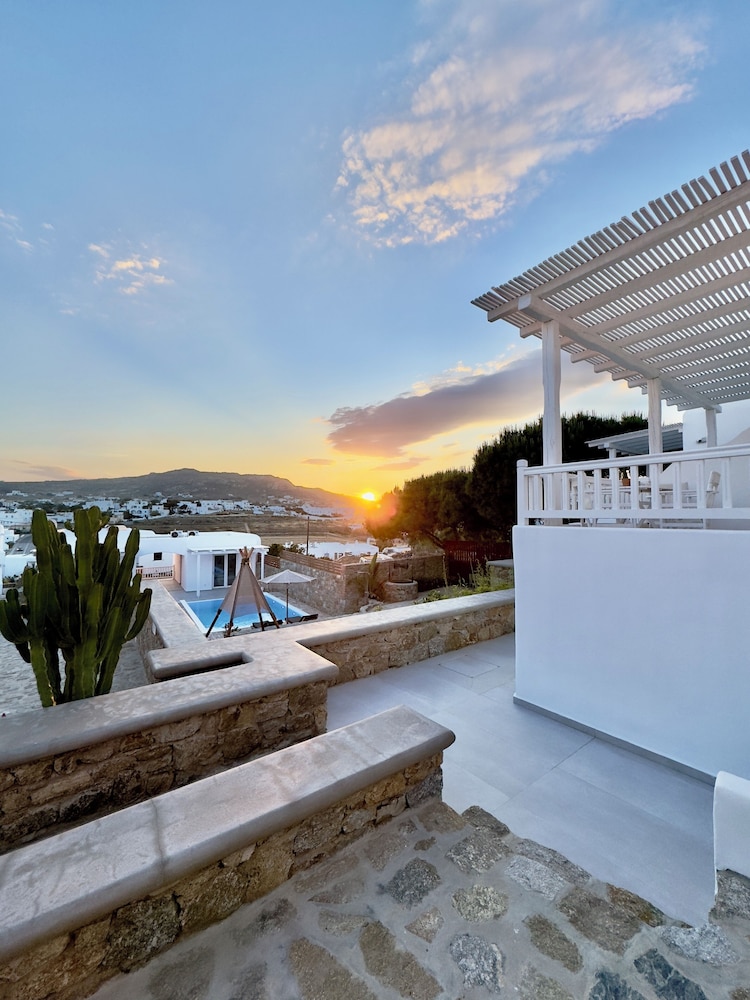 Sofos Suites 7/50