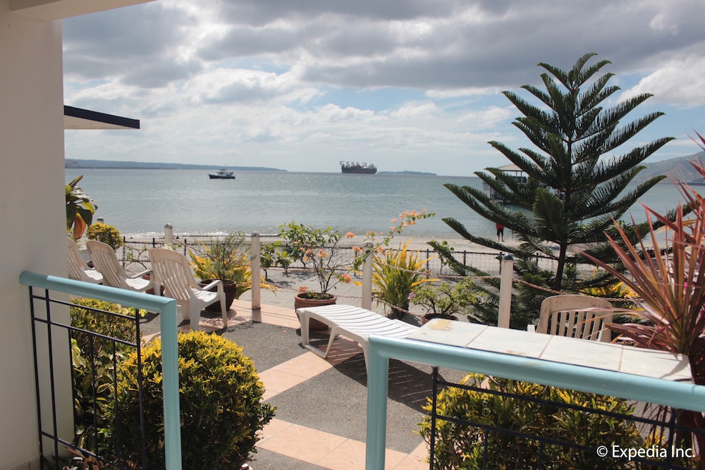 Blue Rock Beach Resort 56/67