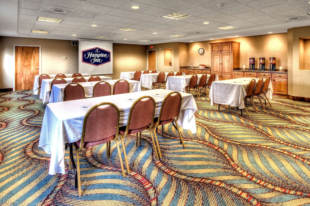 Hampton Inn & Suites Kalamazoo-Oshtemo 40/42