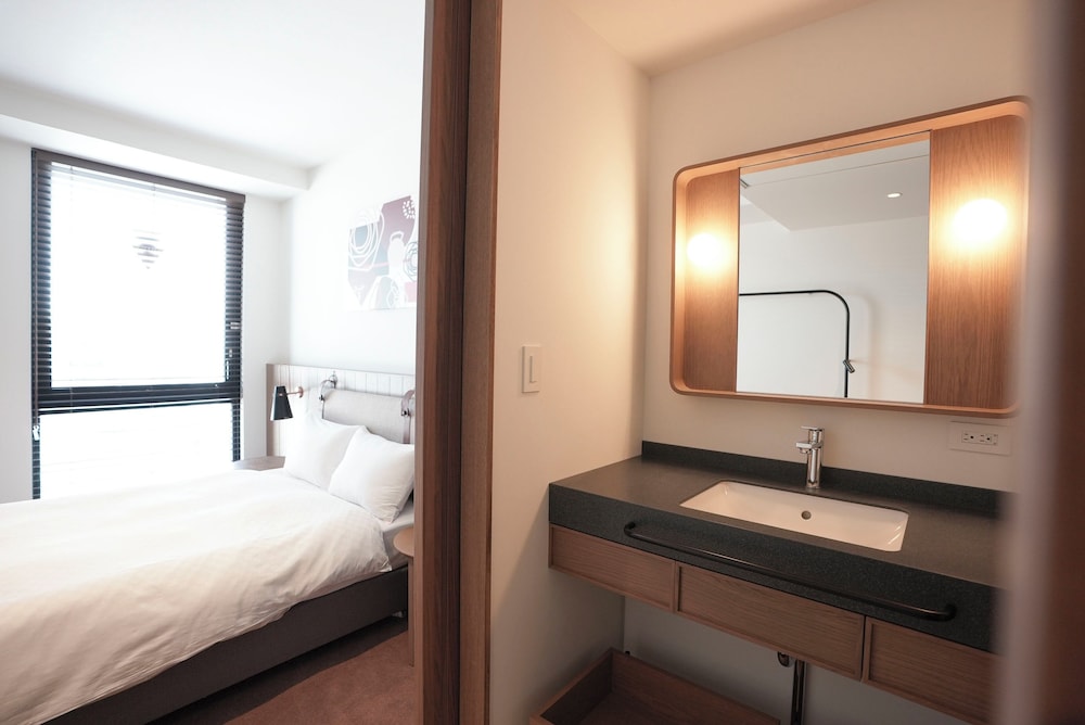 CINQS Hotel 48/50