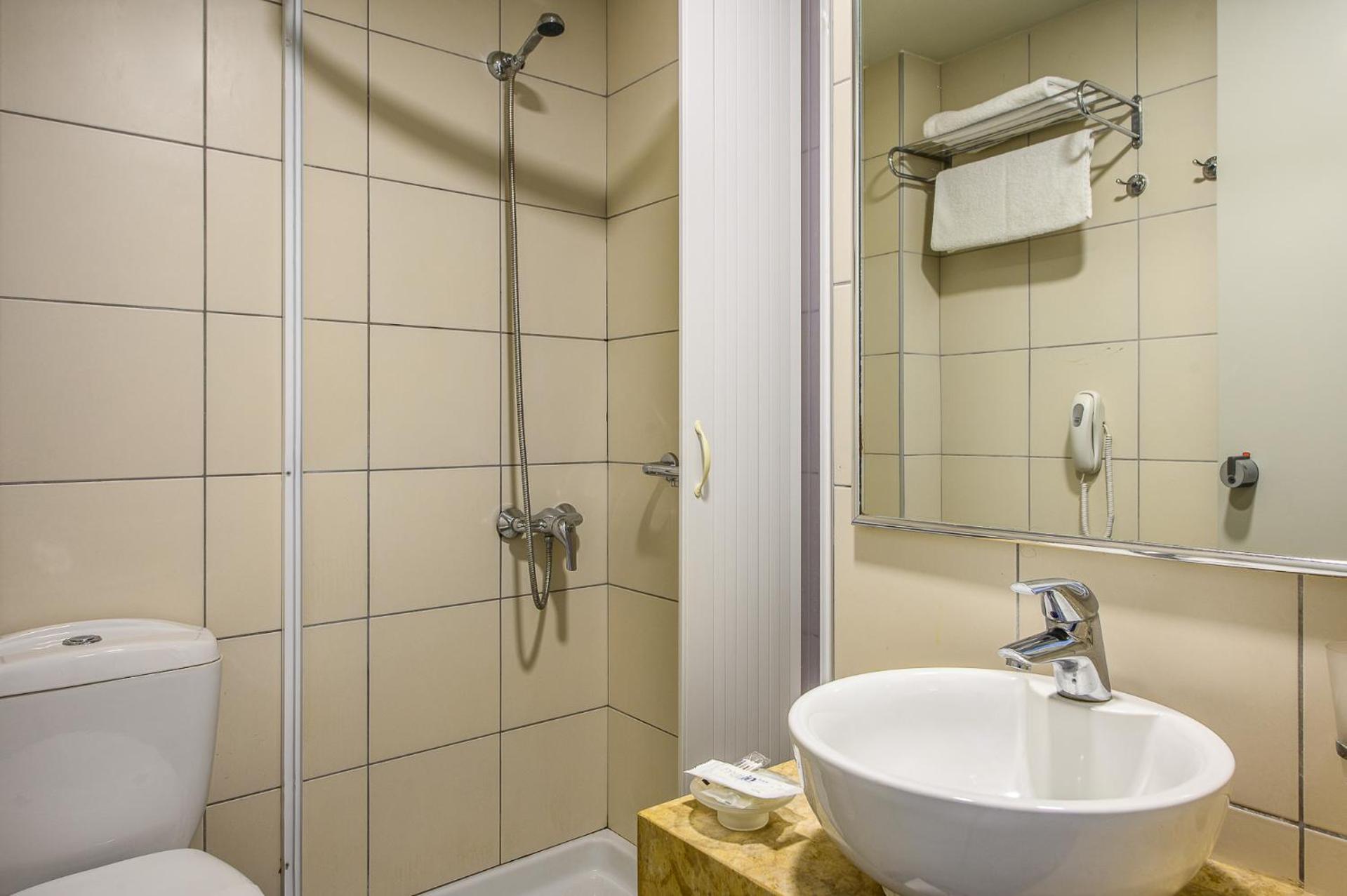 غرفة بسرير مزدوج أو سريرين منفصلين، Marin Hotel 10/10