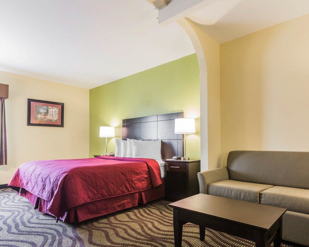 Quality Inn & Suites North Montgomery 14/34