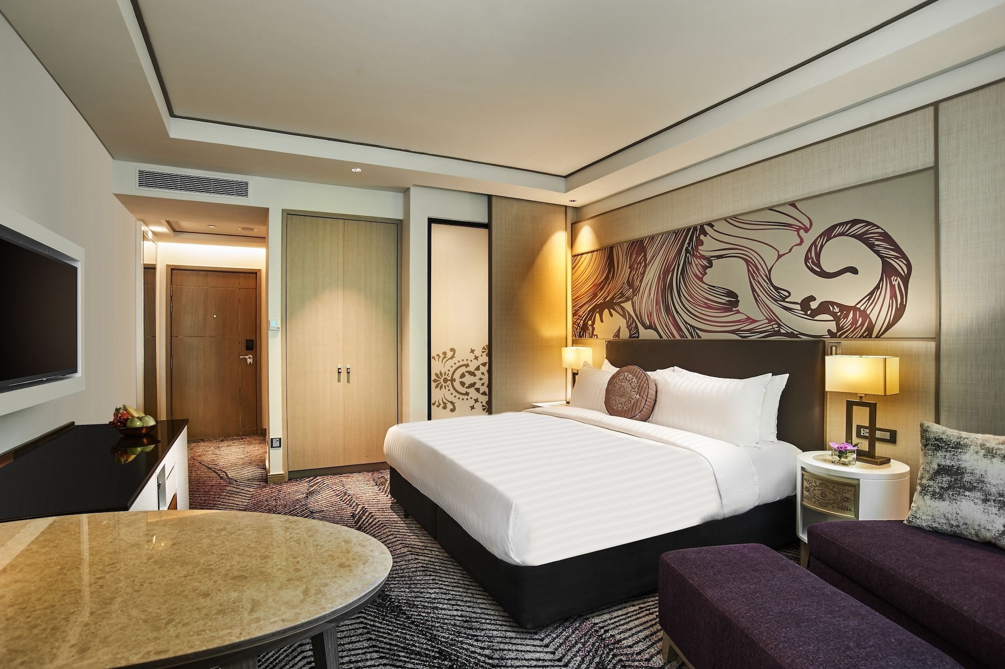Deluxe, King Bed, Pool Access