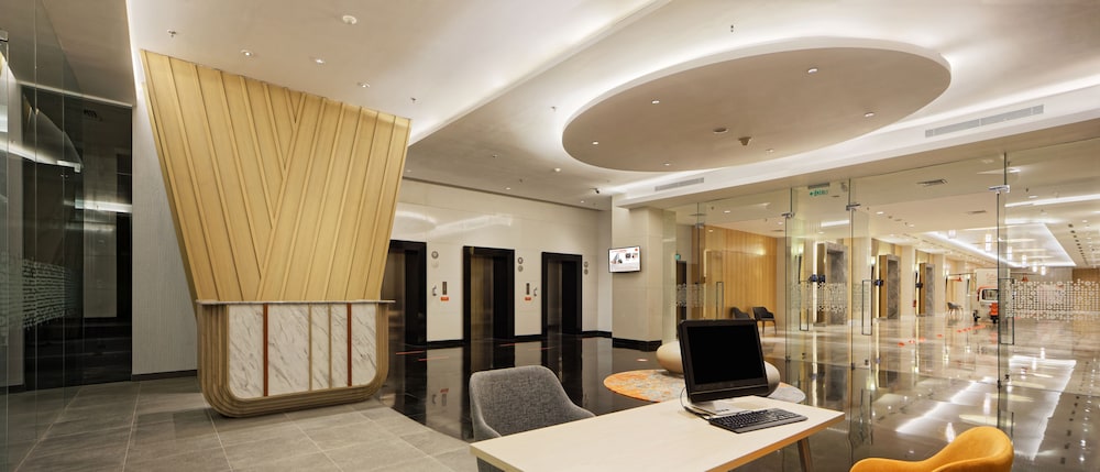 Lobby at Harris Hotel Conventions Kelapa Gading, JAKARTA