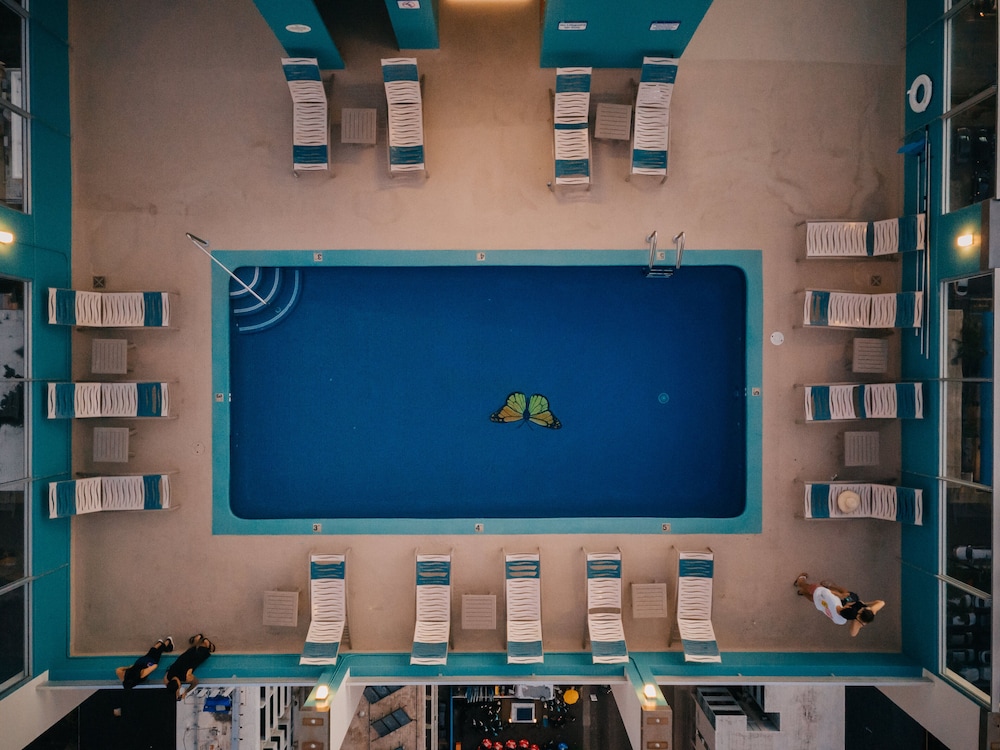 Pacific Monarch Hotel 58/73