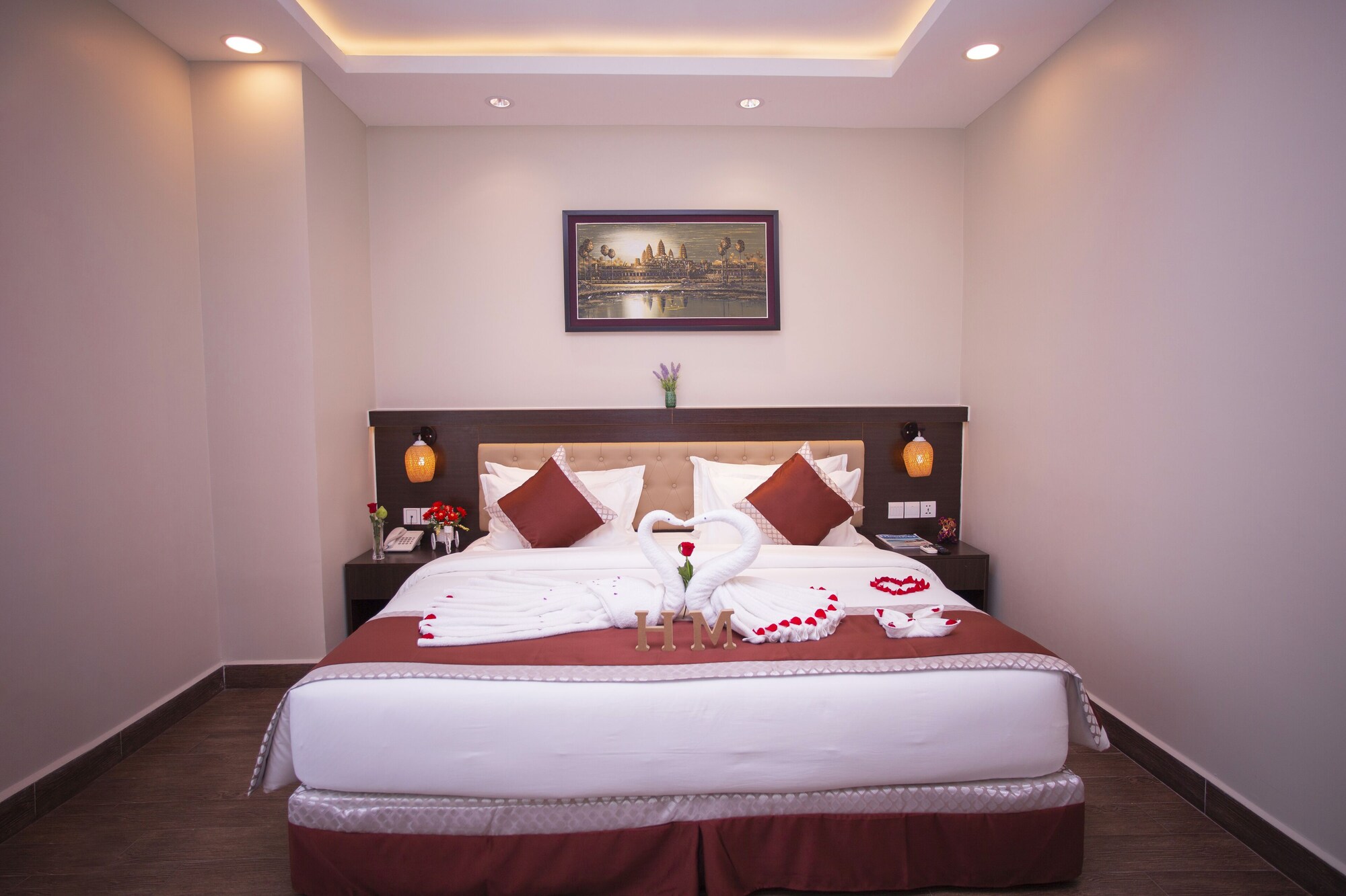 SUPERIOR, SINGLE, QUEEN BED