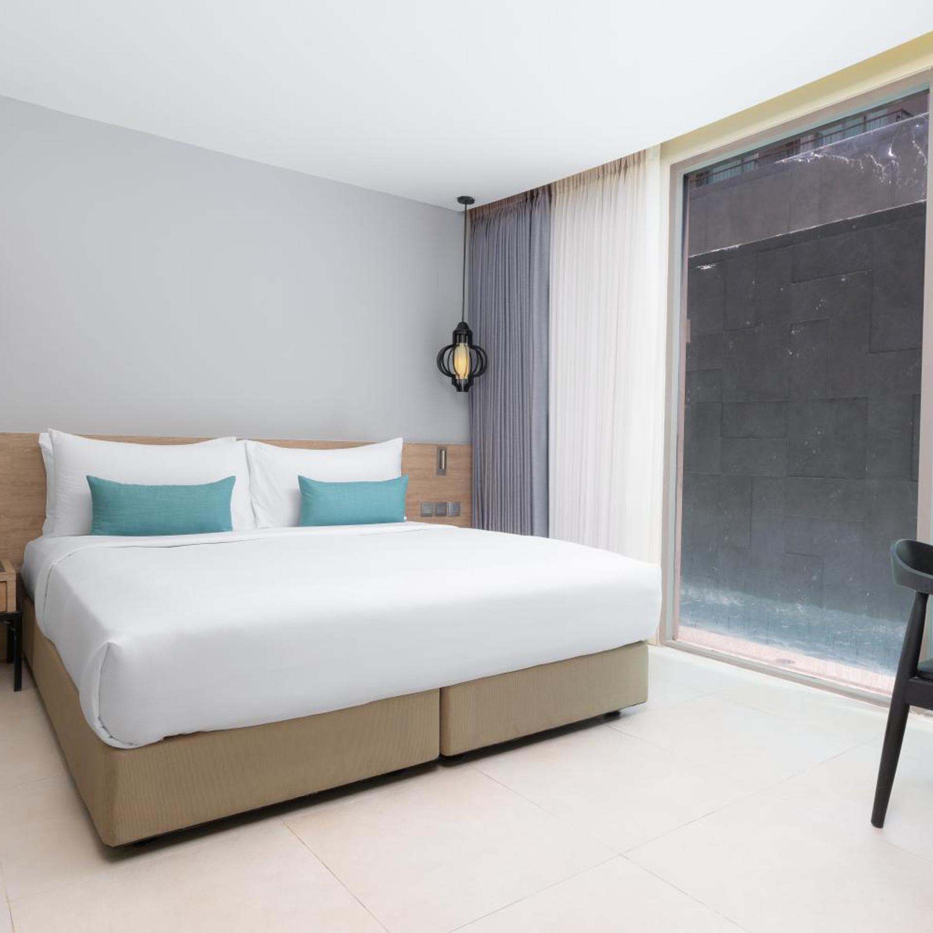 One Bedroom Suite Pool Access