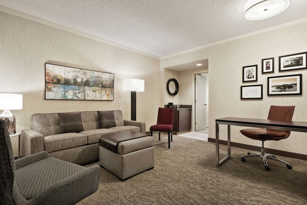 Embassy Suites by Hilton Chicago North Shore Deerfield 30/65