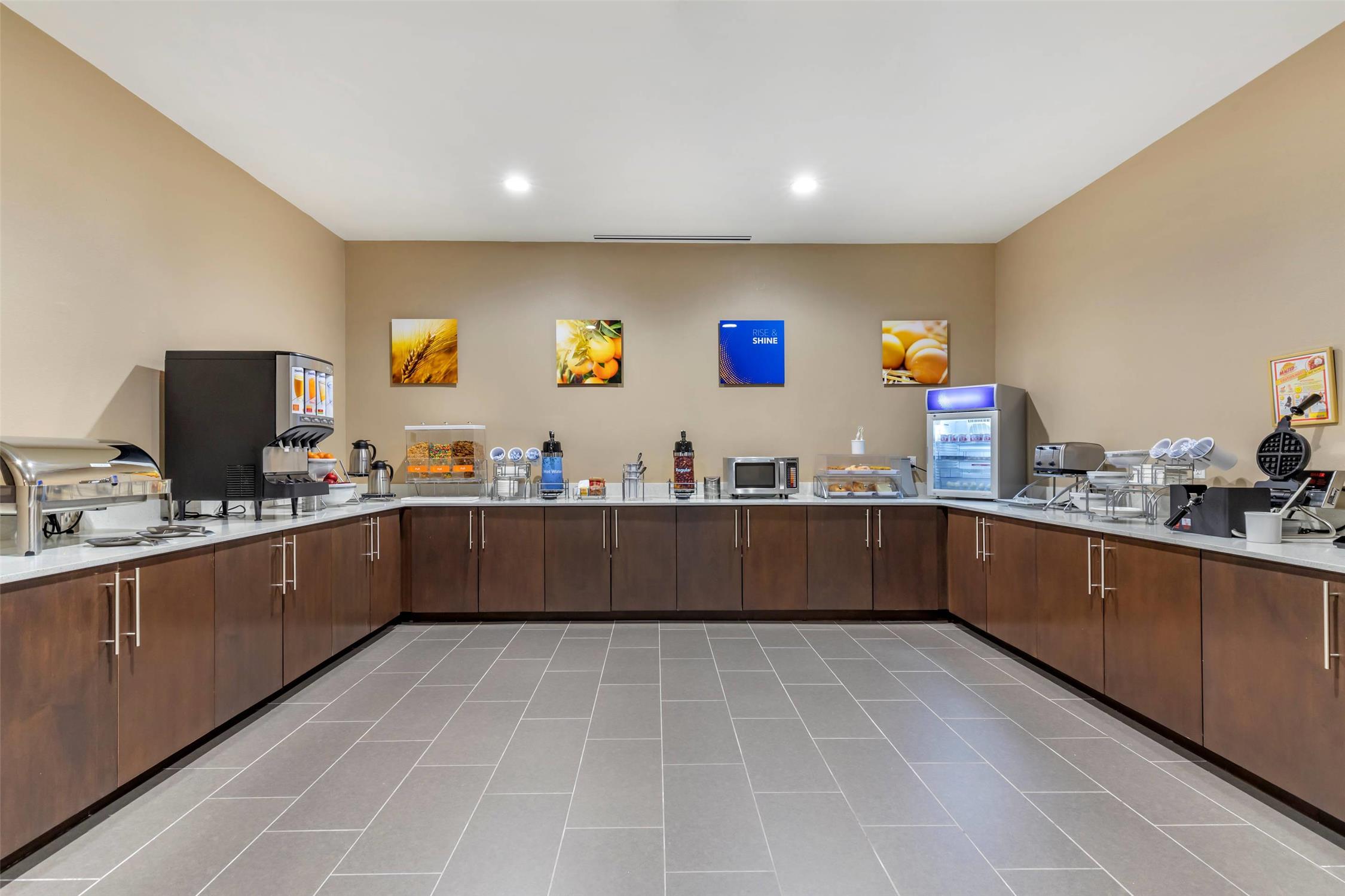 Comfort Suites San Antonio Ft. Sam Houston/SAMMC Area 6/25