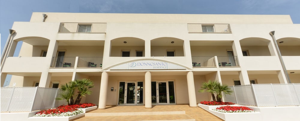 Donnosanto Hotel 2/50